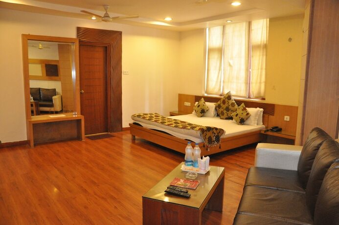 Imagen de la habitación del Hotel Mandakini Plaza. Foto 12