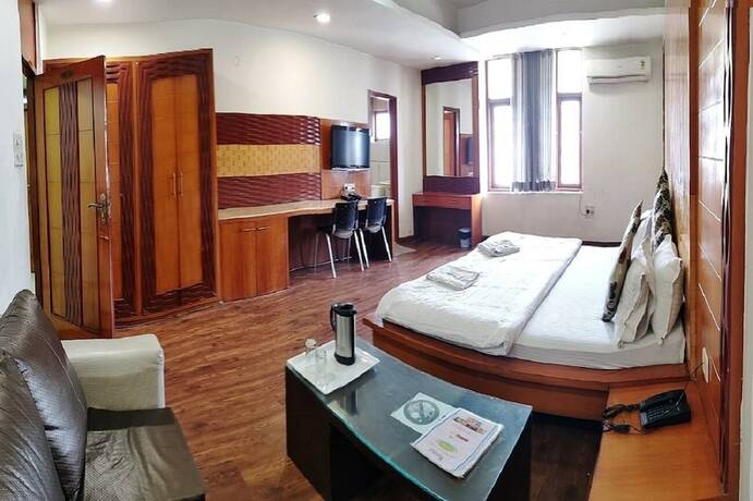 Imagen de la habitación del Hotel Mandakini Plaza. Foto 13