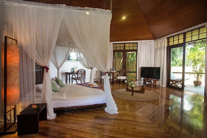 Imagen de la habitación del Hotel Mandala Spa and Resort Villas. Foto 22