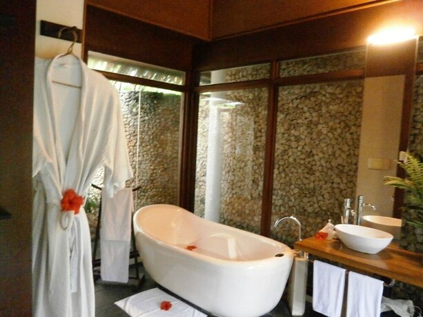 Imagen de la habitación del Hotel Mandala Spa and Resort Villas. Foto 30