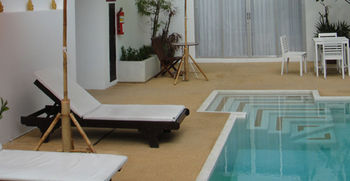 Imagen de los exteriores del Hotel Mandalai. Foto 14