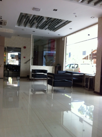Imagen de los interiores del Hotel Mandarin, Kota Kinabalu. Foto 16