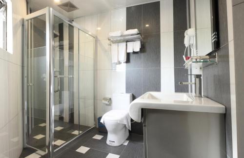 Imagen general del Hotel Mandarin Kota Kinabalu. Foto 5