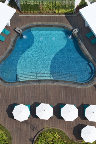 Imagen de la piscina del Hotel Mandarin Oriental Jakarta. Foto 16