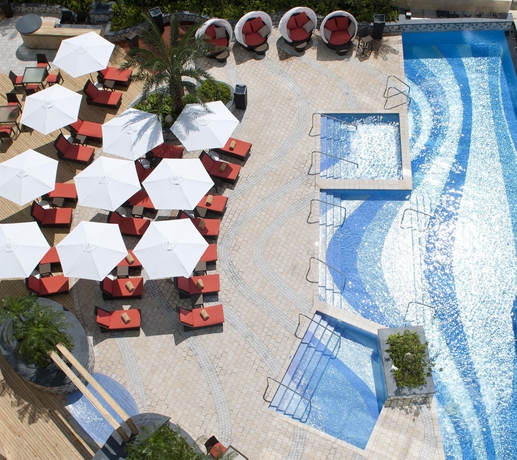 Imagen de la piscina del Hotel Mandarin Oriental, Macau. Foto 16