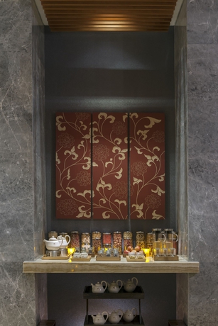 Imagen de la piscina del Hotel Mandarin Oriental Pudong, Shanghai. Foto 14