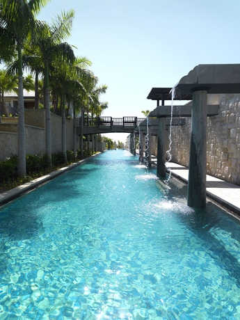 Imagen de la piscina del Hotel Mandarin Oriental, Sanya. Foto 16