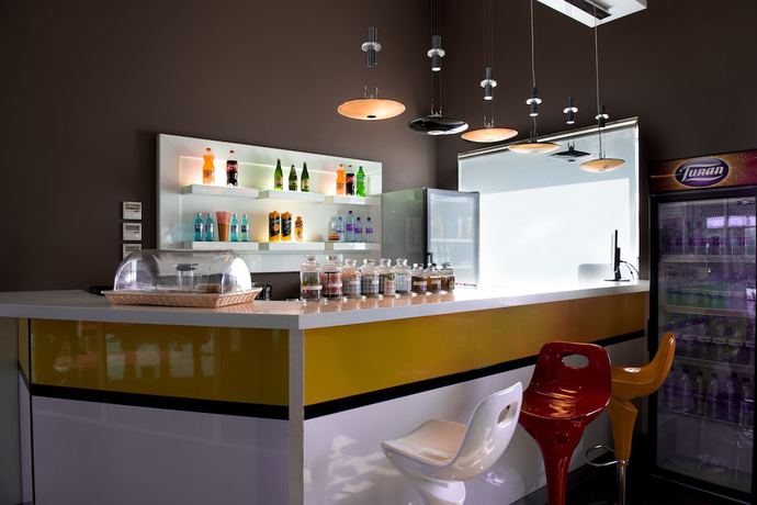 Imagen del bar/restaurante del Hotel Mandarin and Fitness Center. Foto 5