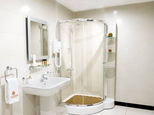 Imagen de la habitación del Hotel Mandarin and Fitness Center. Foto 11