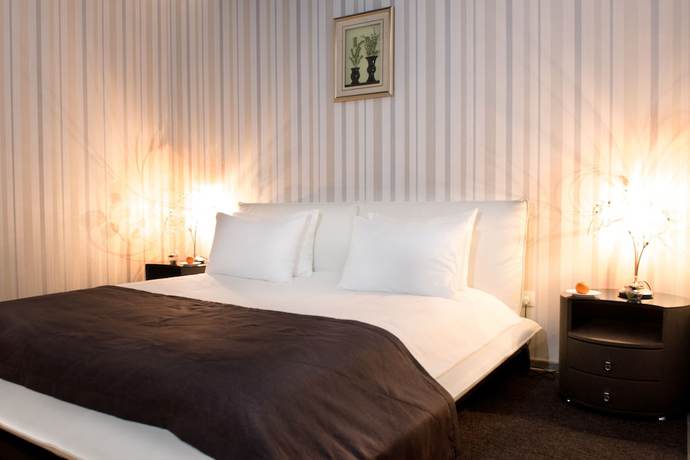 Imagen de la habitación del Hotel Mandarin and Fitness Center. Foto 13