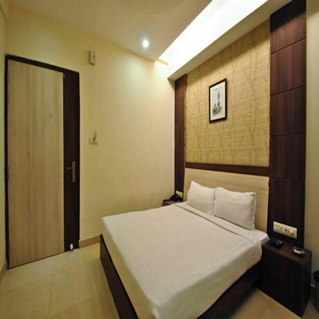 Imagen de la habitación del Hotel Mandiram. Foto 26