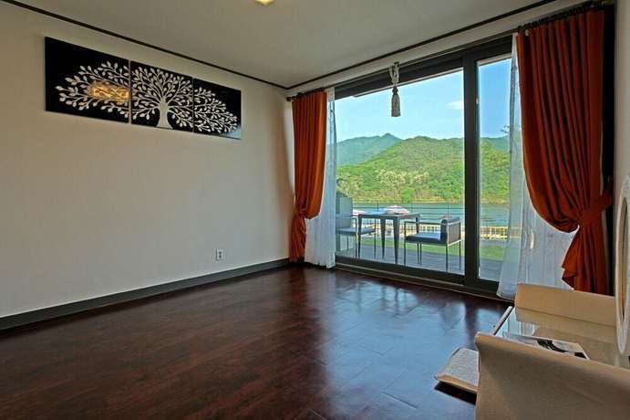 Imagen de la habitación del Hotel Mandm Pension. Foto 10