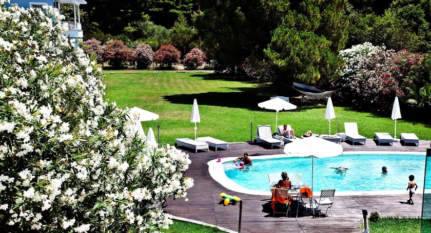 Imagen de la piscina del Hotel Mandraki Village Boutique. Foto 12