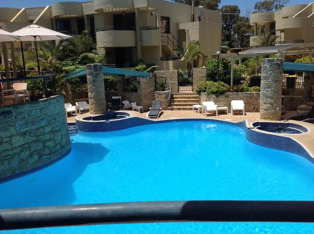 Imagen de la piscina del Hotel Mandurah Apartment At Silver Sands Resort. Foto 11