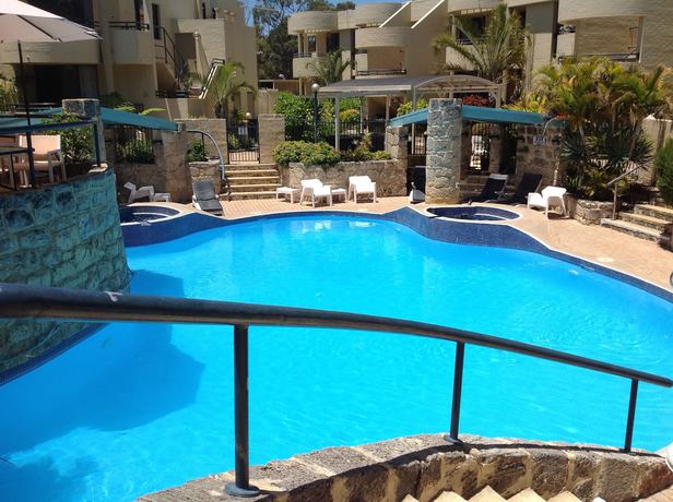 Imagen de la piscina del Hotel Mandurah Apartment At Silver Sands Resort. Foto 13