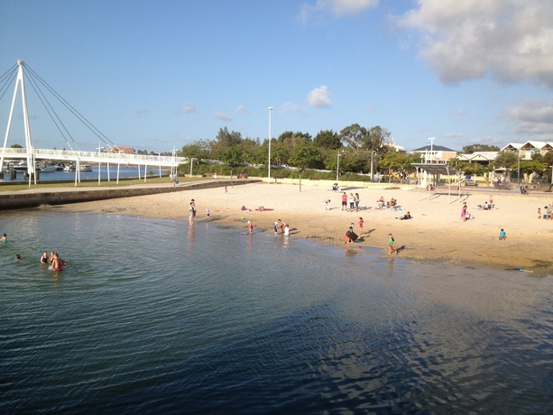 Imagen de los exteriores del Hotel Mandurah Ocean Marina Chalets. Foto 12