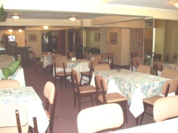 Imagen del bar/restaurante del Hotel Manduvira Plaza. Foto 3