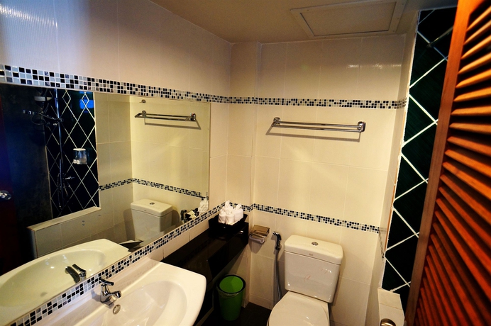 Imagen de la habitación del Hotel Manee At Cool Mueang. Foto 6