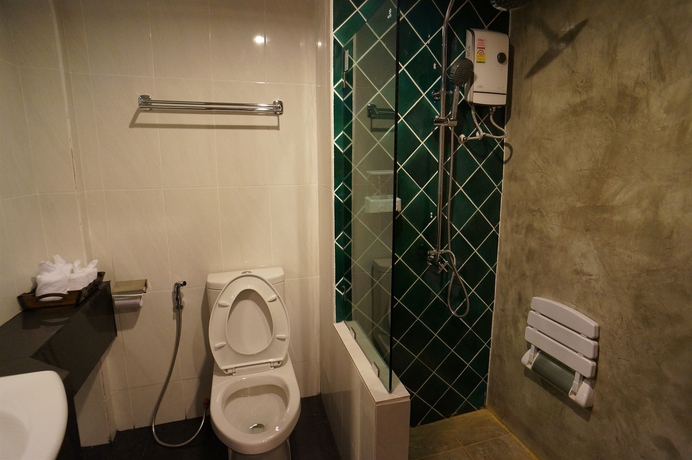 Imagen de la habitación del Hotel Manee At Cool Mueang. Foto 9