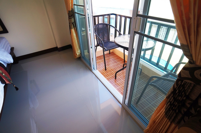 Imagen de la habitación del Hotel Manee At Cool Mueang. Foto 10
