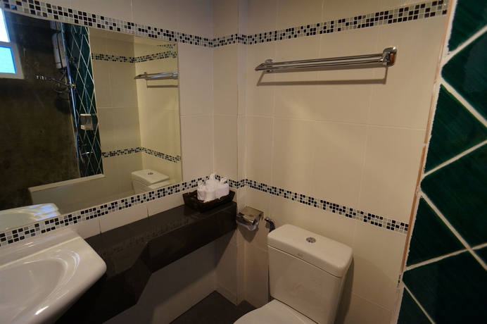 Imagen de la habitación del Hotel Manee At Cool Mueang. Foto 16
