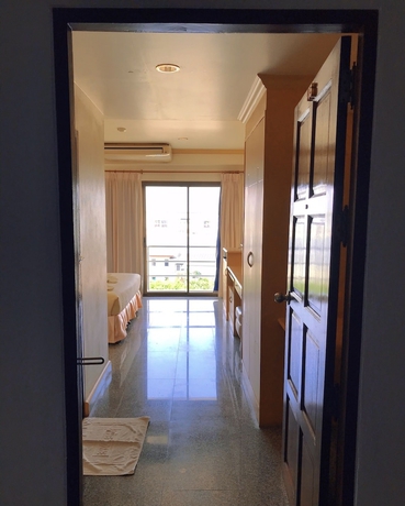 Imagen de la habitación del Hotel Maneerote Surin. Foto 13
