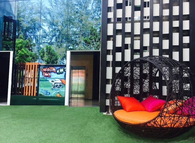 Imagen de los interiores del Hotel Maneetel Krabi Beachfront. Foto 10