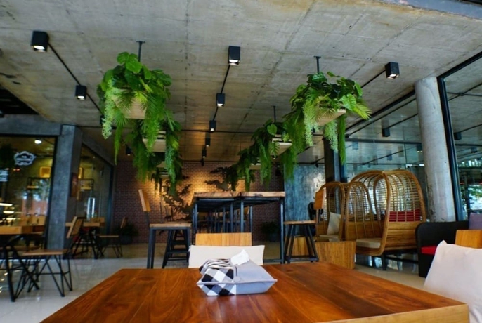 Imagen de los interiores del Hotel Maneetel Krabi Beachfront. Foto 14