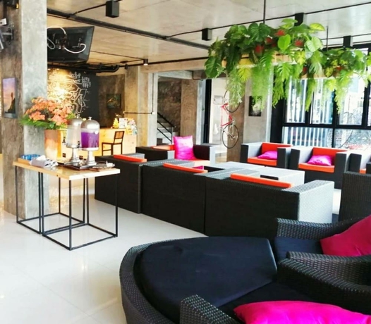 Imagen de los interiores del Hotel Maneetel Krabi Beachfront. Foto 15