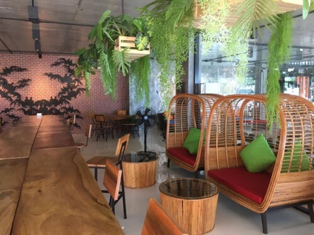 Imagen de los interiores del Hotel Maneetel Krabi Beachfront. Foto 16