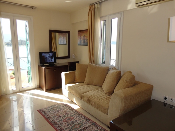 Imagen de la habitación del Hotel Manessi City. Foto 16