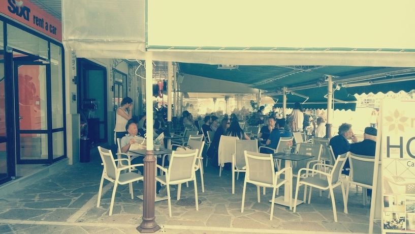 Imagen del bar/restaurante del Hotel Manessi City. Foto 4