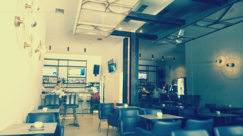 Imagen del bar/restaurante del Hotel Manessi City. Foto 5