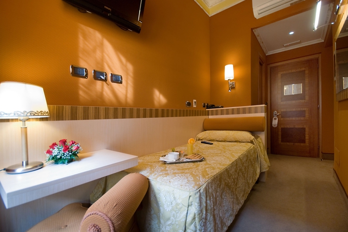 Imagen de la habitación del Hotel Manfredi Suite In Rome. Foto 13