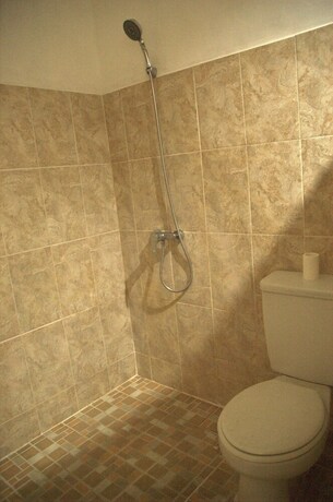 Imagen de la habitación del Hotel Mangga Bungalow. Foto 17