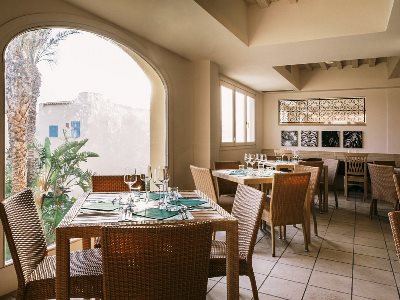 Imagen del bar/restaurante del Hotel Mangia's Favignana Resort. Foto 2