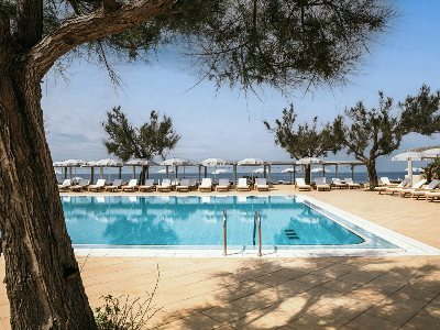 Imagen de la piscina del Hotel Mangia's Favignana Resort. Foto 9