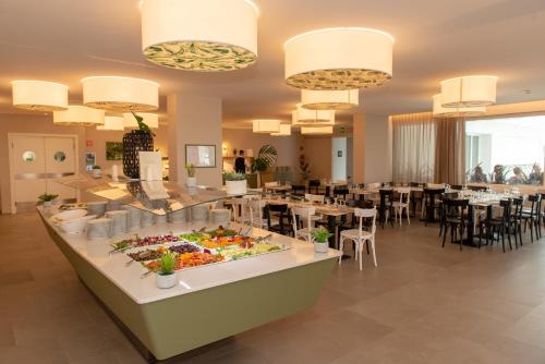 Imagen del bar/restaurante del Hotel Mangia's Himera Resort. Foto 3