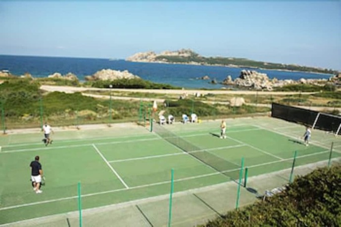 Imagen general del Hotel Mangia's Santa Teresa Resort. Foto 4