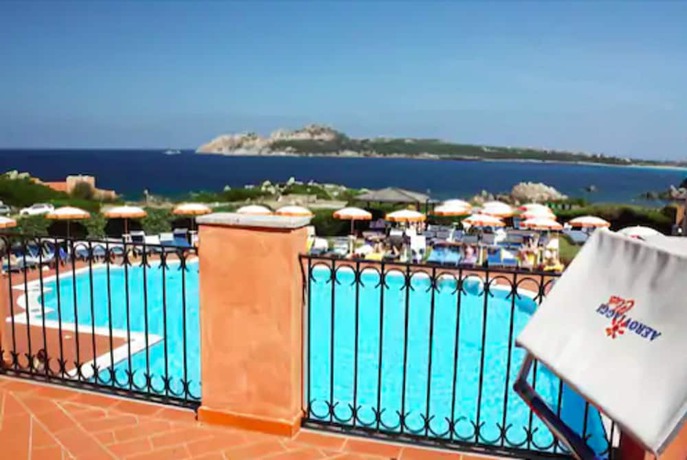 Imagen de la piscina del Hotel Mangia's Santa Teresa Sardinia, Curio Collection by Hilton. Foto 19