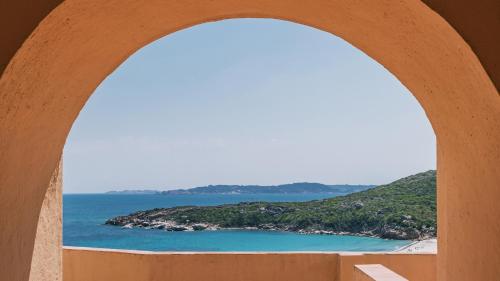 Imagen de los exteriores del Hotel Mangia's Sardinia Resort. Foto 13