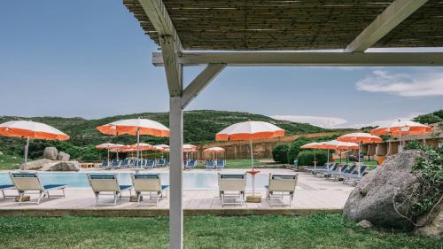 Imagen de los exteriores del Hotel Mangia's Sardinia Resort. Foto 19