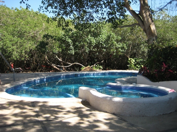 Imagen de la piscina del Hotel Manglar Pacific. Foto 15