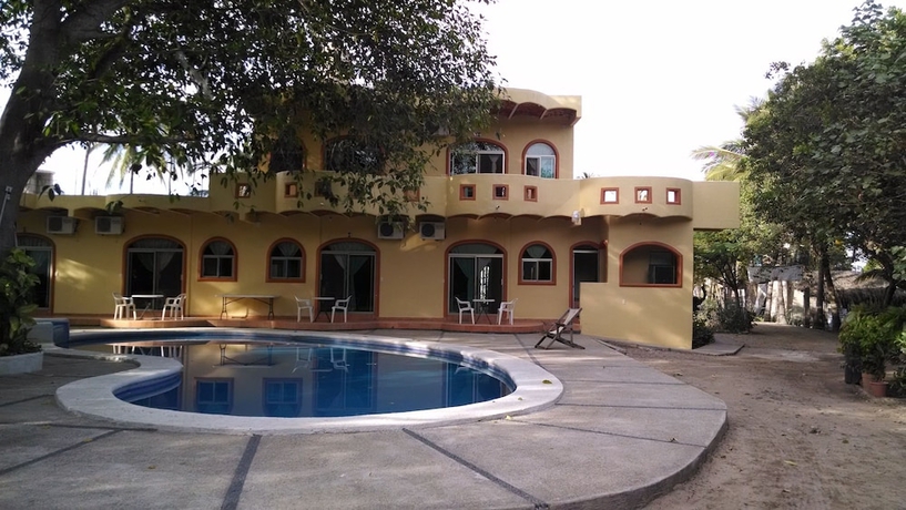 Imagen de la piscina del Hotel Manglar Pacific. Foto 16