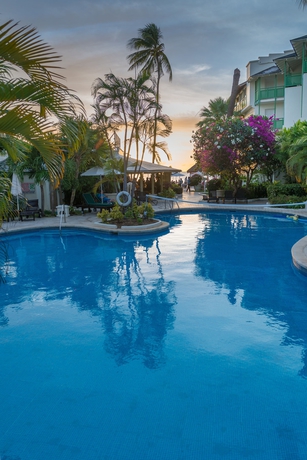 Imagen de la piscina del Hotel Mango Bay All Inclusive. Foto 15