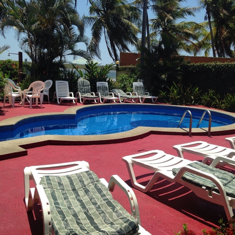 Imagen de la piscina del Hotel Mango Mar. Foto 16