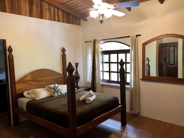 Imagen de la habitación del Hotel Mango Moon Villa. Foto 15