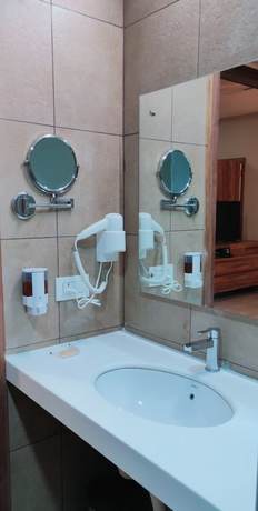 Imagen de la habitación del Hotel Mangos Select Dwarka. Foto 5