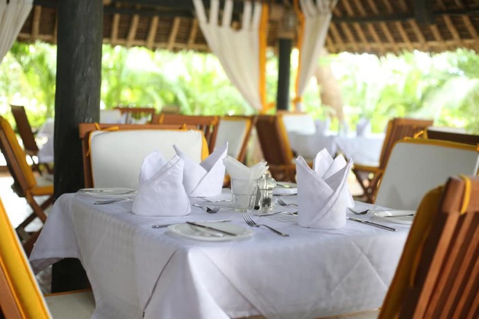 Imagen del bar/restaurante del Hotel Mangro Diani Beach. Foto 2