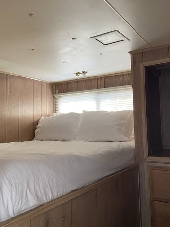 Imagen de la habitación del Hotel Mangrove Marina and Resort Aqualodge Houseboats. Foto 4